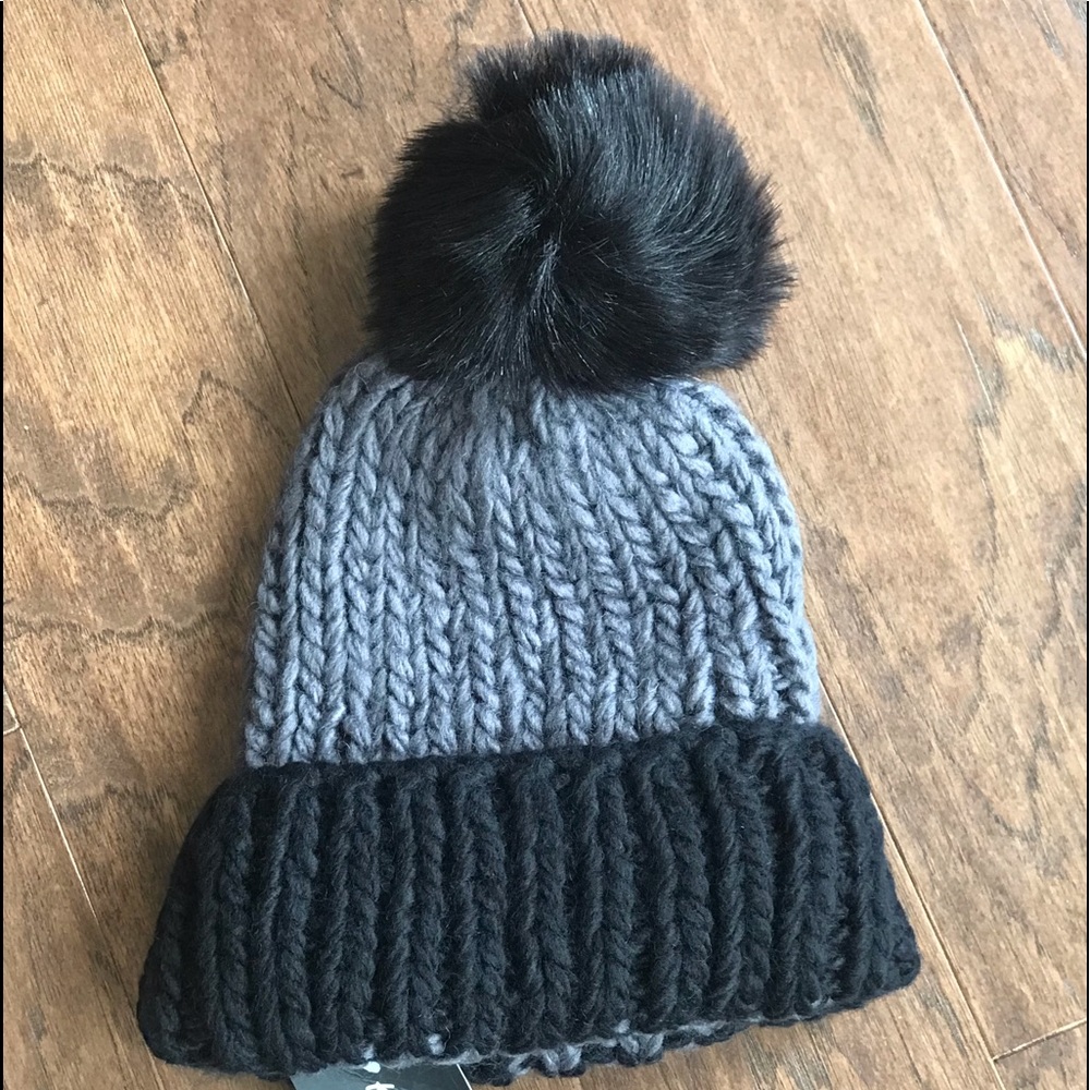 LAST ONE! KYI KYI Chunky Knit Hat with Faux Fur Pom - Picture 2 of 4